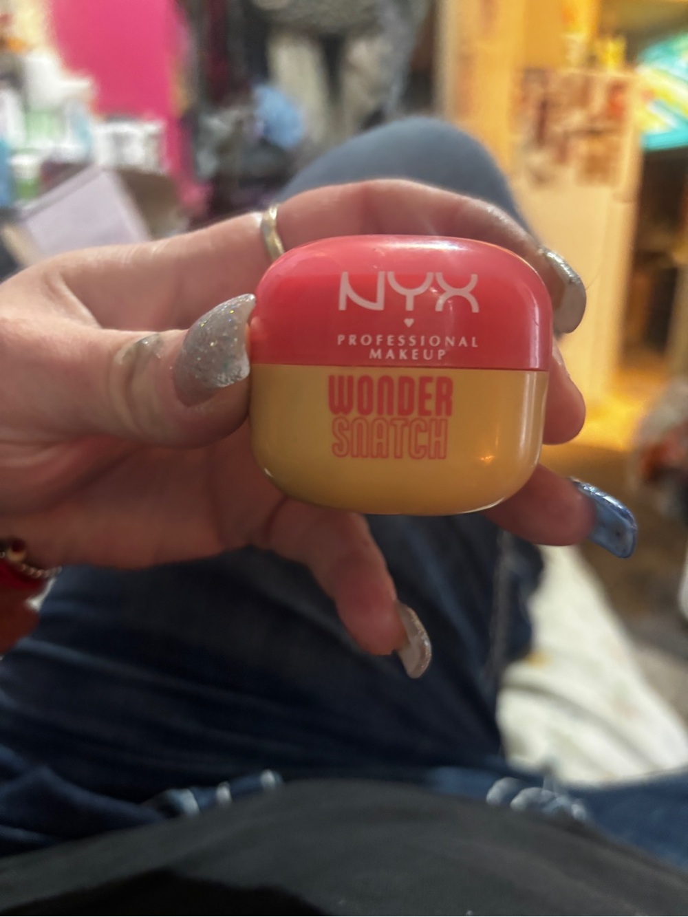 NYX professional makeup wonder, snatch setting powder in shade banana brat